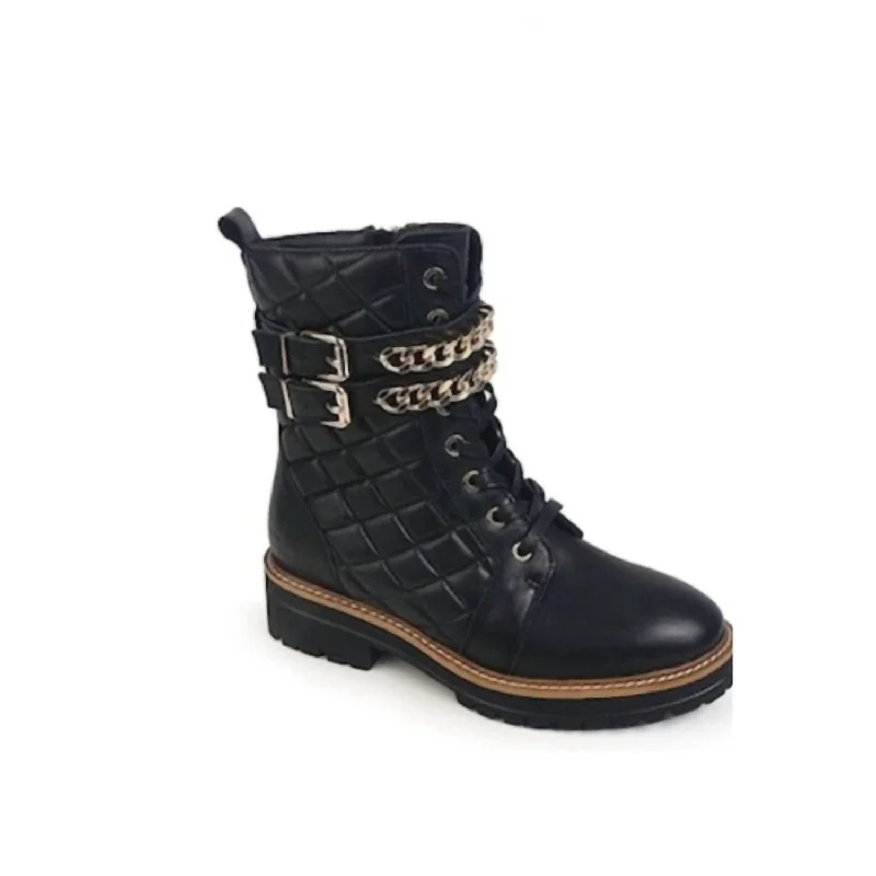 Fashion Forward Gwynne Boots In Black