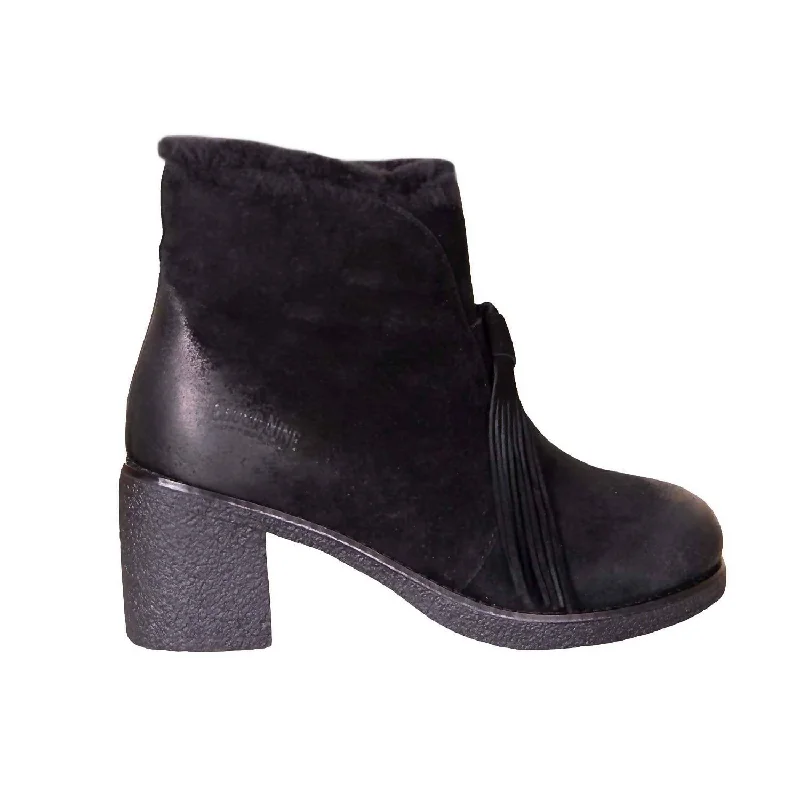 Women's Statement Shoes Ladies Madison Sheepskin Boot In Black