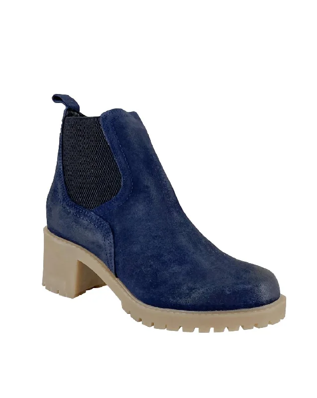 Women's Flats Sale Women Trento Waterproof Chelsea Boot In Navy