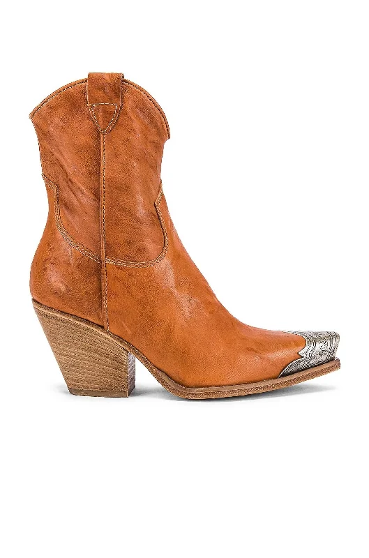 Must Haves Women's Brayden Western Boot In Taupe